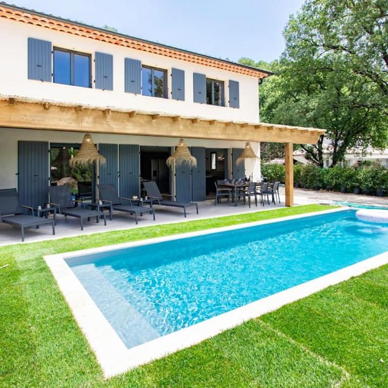 #53 Staywizus - St Paul Villa Swimming pool AC Car park BBQ for 8 Guests - Villa - 8