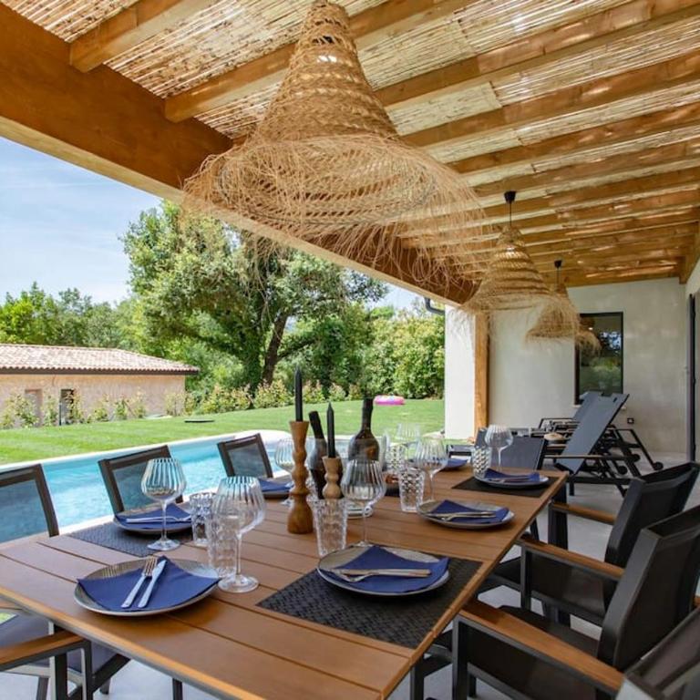 #53 Staywizus - St Paul Villa Swimming pool AC Car park BBQ for 8 Guests - Villa - 16