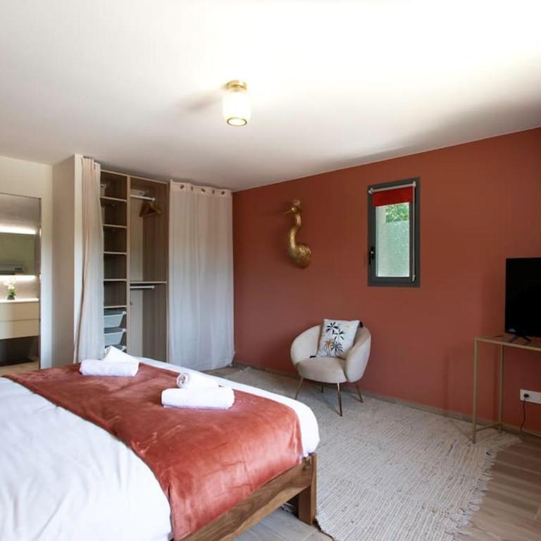 #53 Staywizus - St Paul Villa Swimming pool AC Car park BBQ for 8 Guests - Villa - 50
