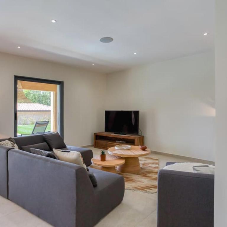#53 Staywizus - St Paul Villa Swimming pool AC Car park BBQ for 8 Guests - Villa - 67