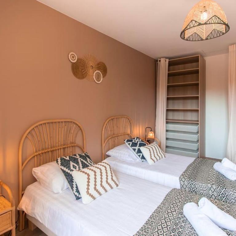 #53 Staywizus - St Paul Villa Swimming pool AC Car park BBQ for 8 Guests - Villa - 75