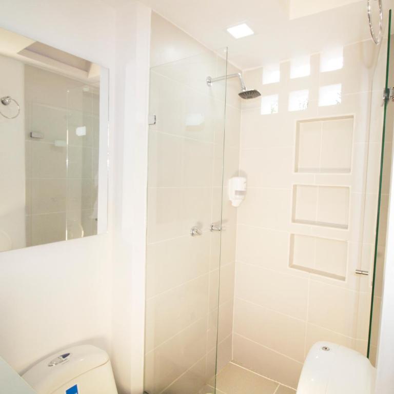 Edificio La Frontera - Vista El Poblado Free Parking & Wifi Recep 24 h - Estudio con cama extragrande y sofá cama - 3