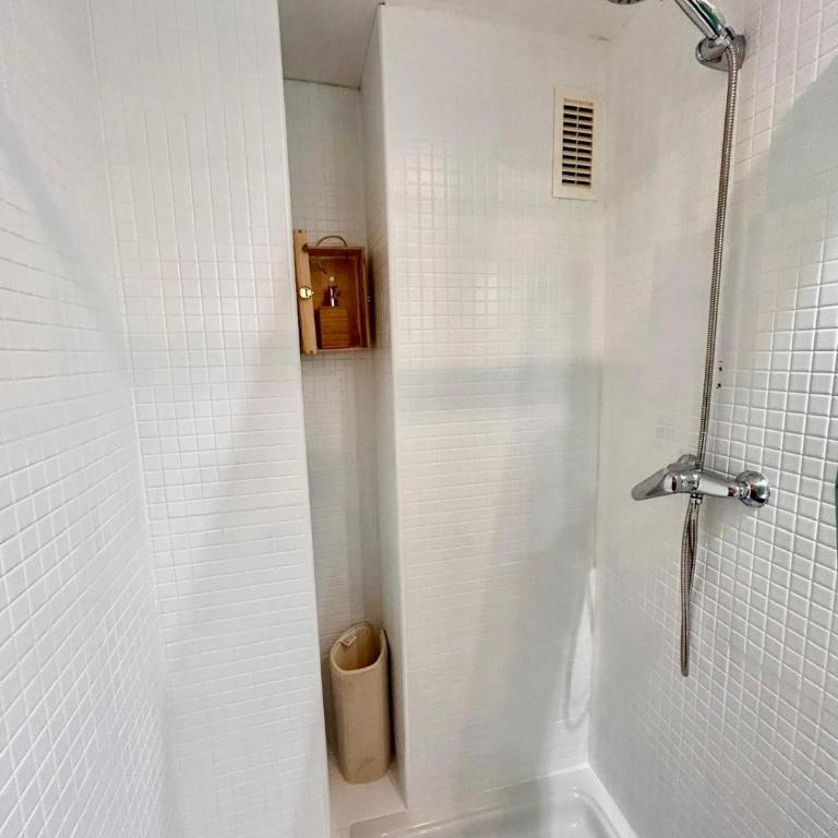 Barcelona Raval - One-Bedroom Apartment - 20