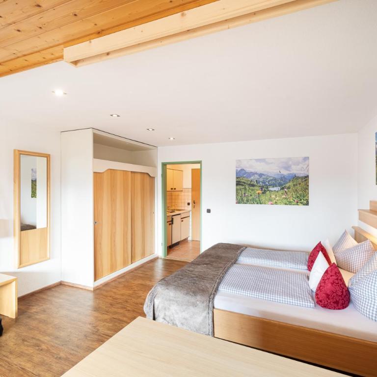 Familien- und Wellnesshotel "Landhaus Viktoria" - Studio mit Bergblick - 3