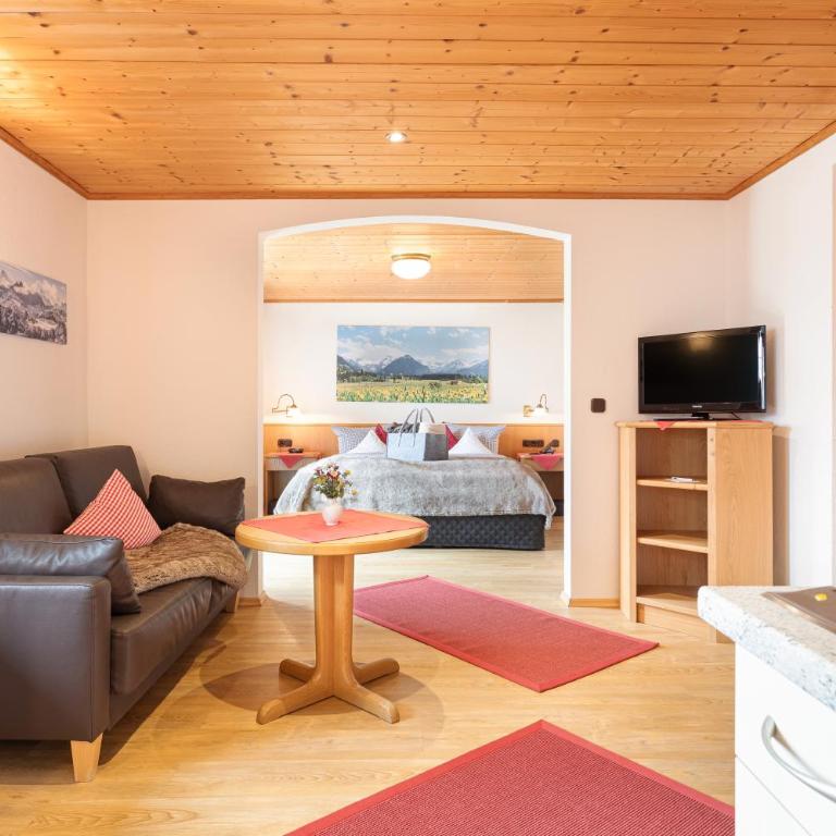 Familien- und Wellnesshotel "Landhaus Viktoria" - Studio mit Terrasse - 1