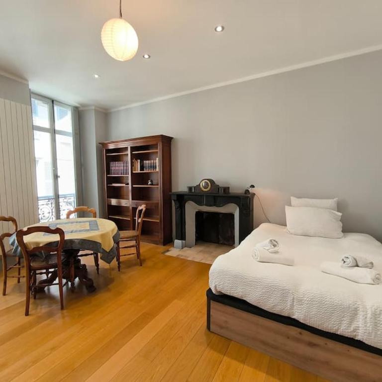 Spacieux-6 pers-bien équipé-quartier du château - Appartement 3 Chambres - 24