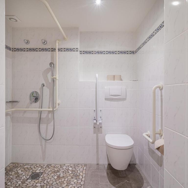 Familien- und Wellnesshotel "Landhaus Viktoria" - Studio mit Terrasse - 2
