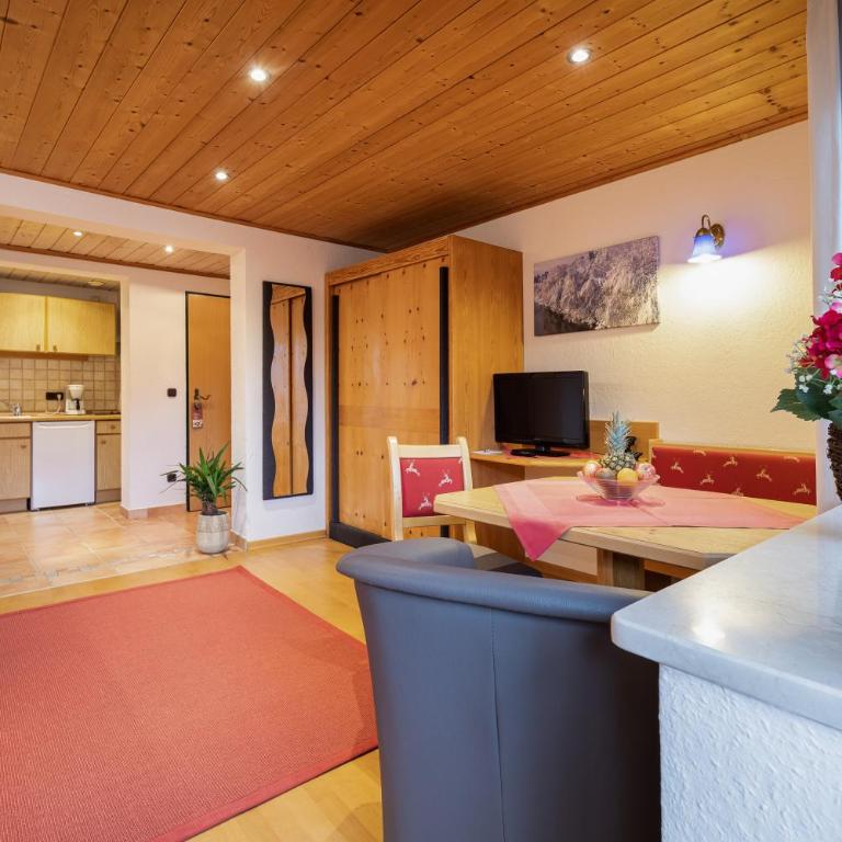 Familien- und Wellnesshotel "Landhaus Viktoria" - Studio mit Terrasse - 4