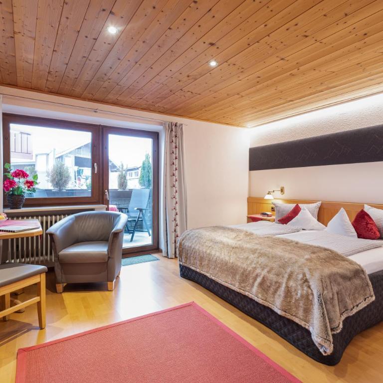 Familien- und Wellnesshotel "Landhaus Viktoria" - Studio mit Terrasse - 1