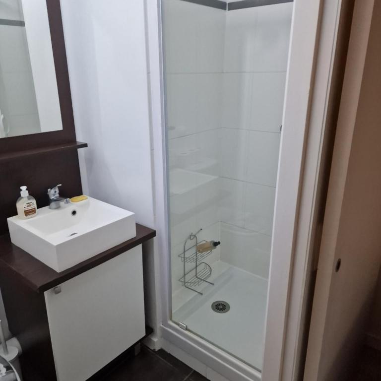belle appartement au canal de saint martin - One-Bedroom Apartment - 3