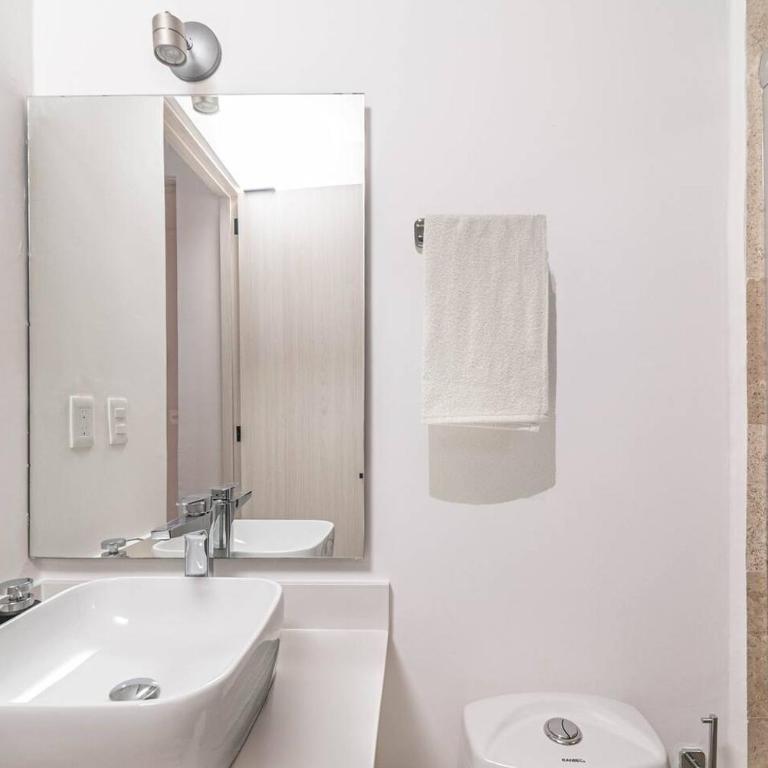 King Studio with Private Balcony, Rooftop Pool, Gym - Apartamento - 10