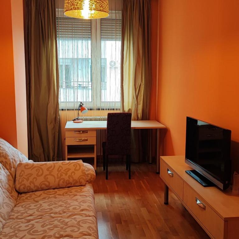Deluxe stan NS - Apartman sa 3 Spavaće Sobe i Pogledom - 3