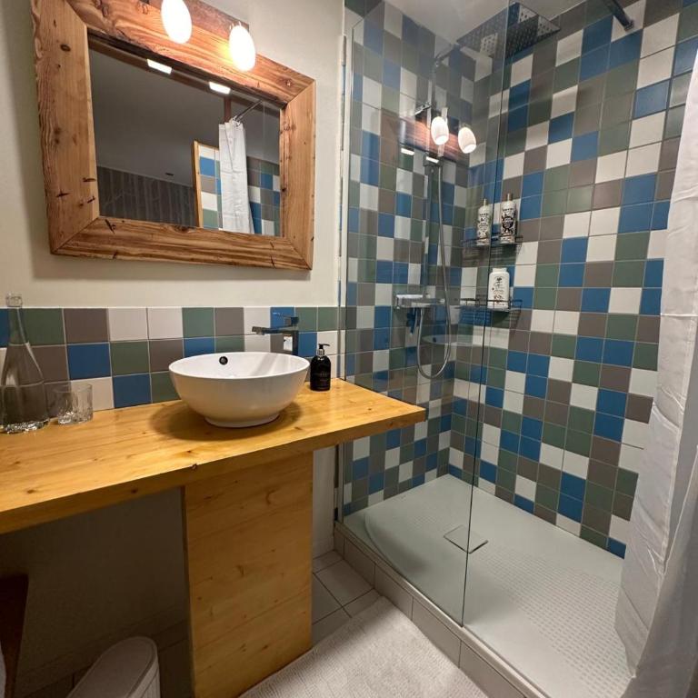 Papillon 05 - Wellness - 6 Pers - Sauna - Jacuzzi - Parking - Chambre Double Deluxe avec Douche - 5