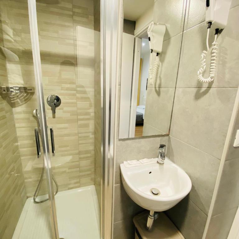 Tawhid Accomodation - Camera Matrimoniale/Doppia con Letti Singoli con Bagno Privato - 11