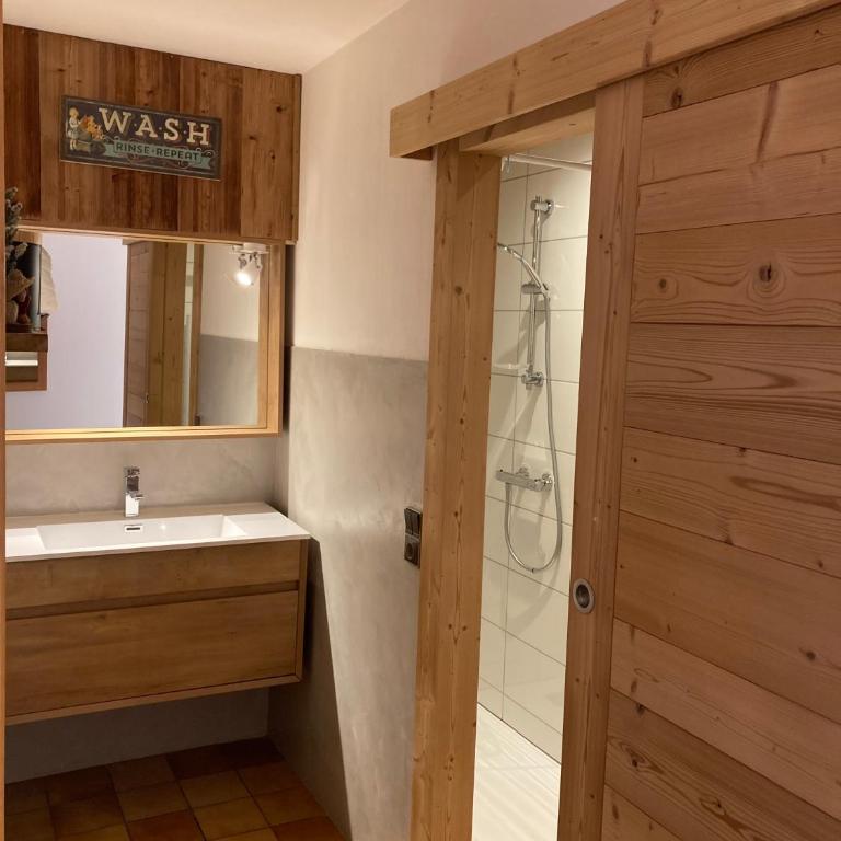 Demi Chalet Le LACHAT - Appartement 3 Chambres - 25