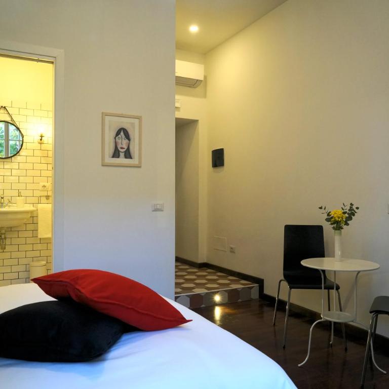 Guest House Interno4 - Camera Matrimoniale Deluxe con Doccia - 2