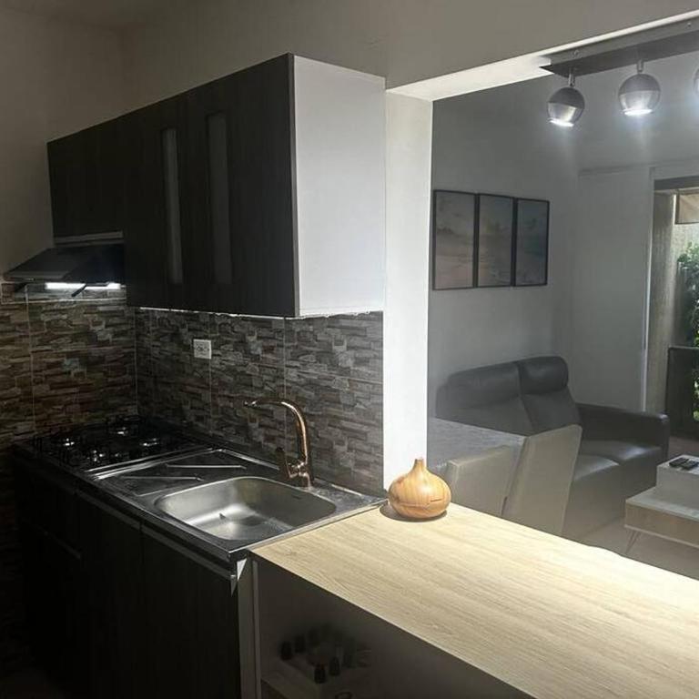 Newly renovated & fully furnished - Apartamento de 2 dormitorios - 15