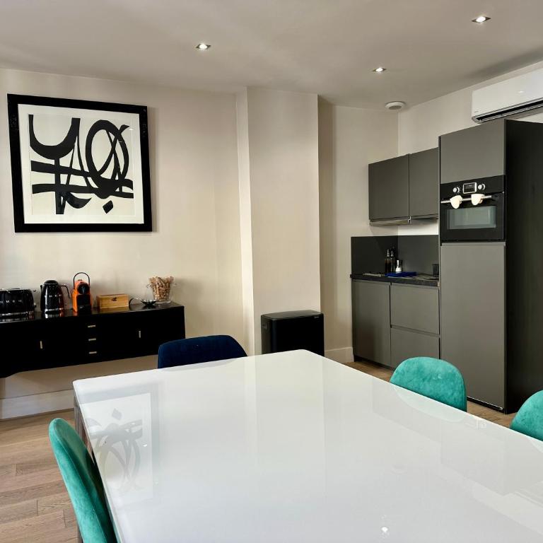 Appartements Emile Fourcand -Your Bordeaux Home - Balzac Apartment with two Bedrooms - 13