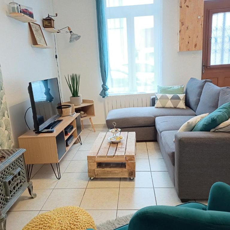 L'artistique, Maison pour 5 personnes, 2 chambres, stationnement gratuit, spacieux, atypique - Casa Unifamiliar de 2 dormitorios - 3