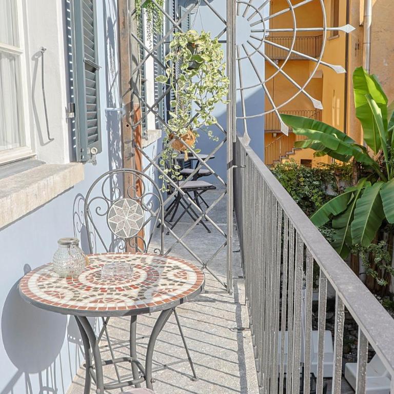 Caffè dell'Arte Boutique Rooms Locarno - Camera Matrimoniale Charme con Balcone - 12