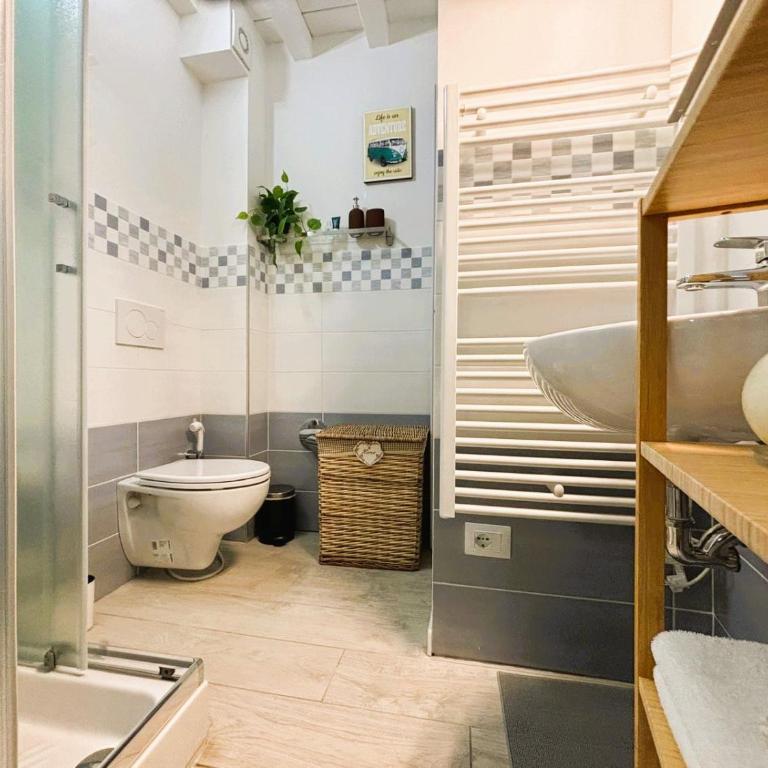 Red Lily Apartment - One-Bedroom Apartment - 19