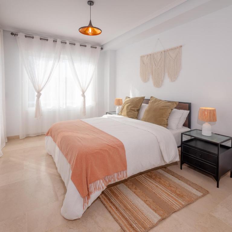 Family Fairways I Spacious 4-Bedroom Townhouse Near Beach & Golf, Estepona - Casa de 4 dormitorios - 2