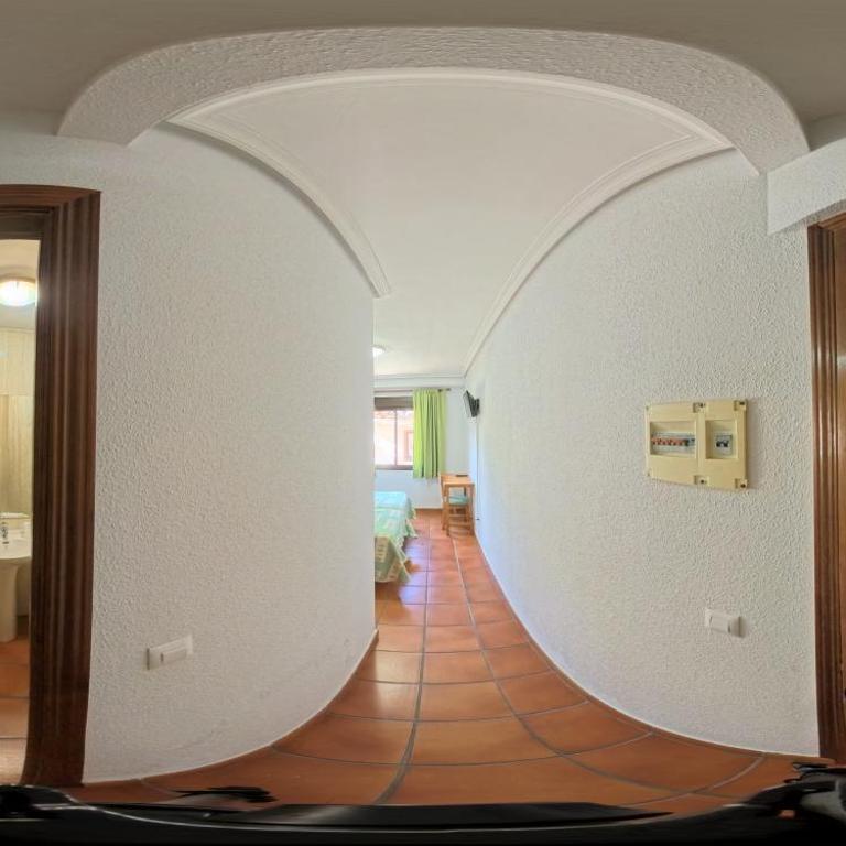 Hostal Infantes - Habitación Doble Económica - 2 camas - 2