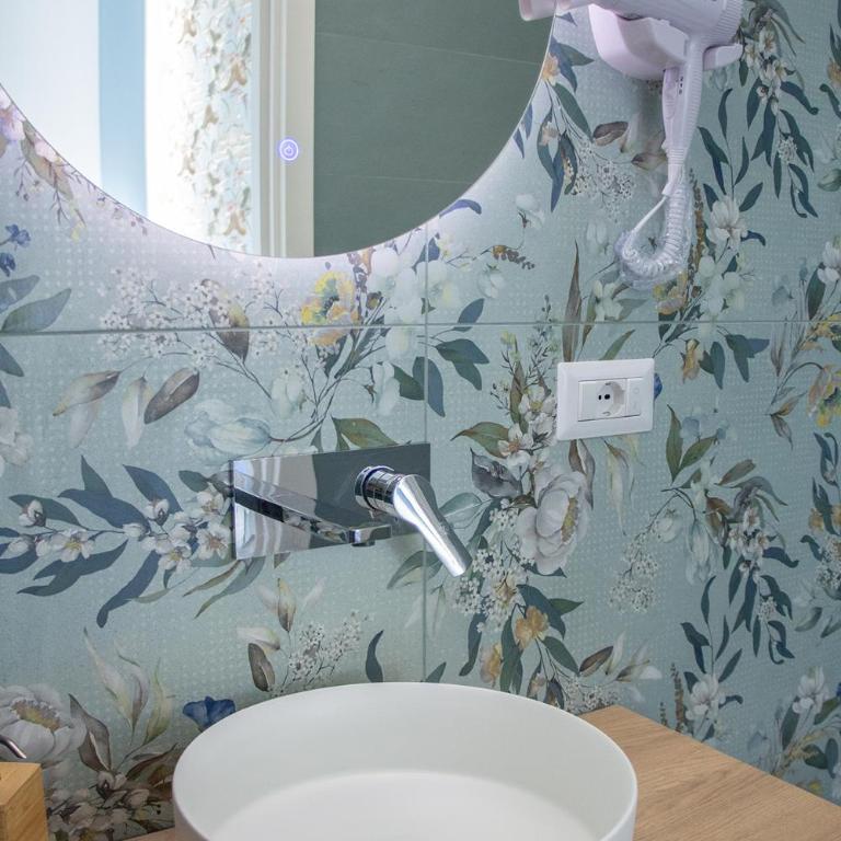 WANDERLUST SPACCANAPOLI Points Of View - Deluxe Double Room with Balcony - 9