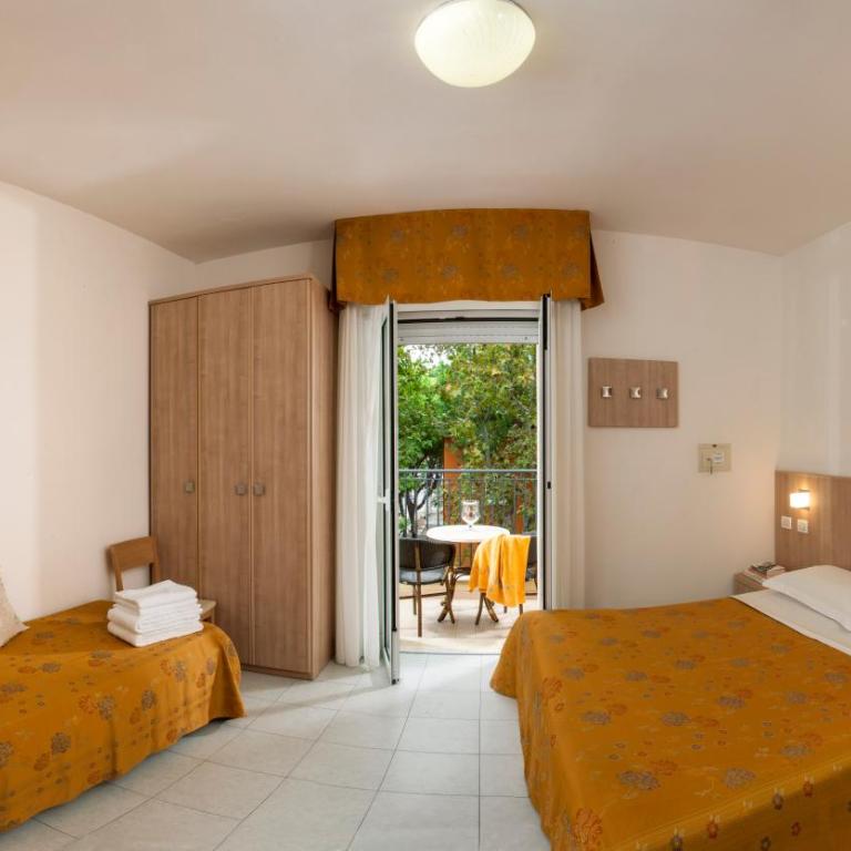Hotel Alfonsina - Camera Tripla Standard - 1