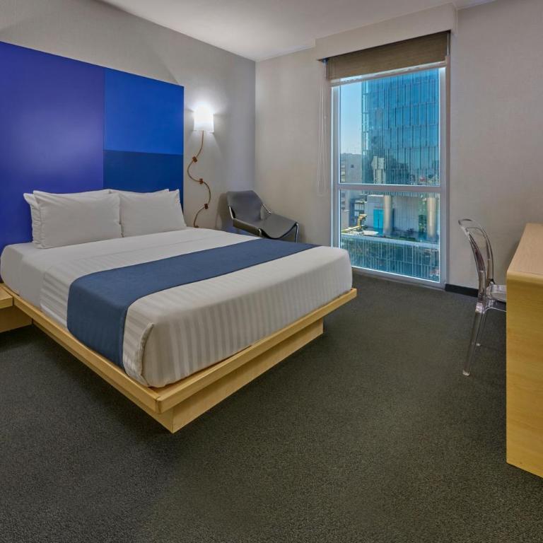 City Express Plus by Marriott Ciudad de México Reforma El Ángel - Junior Queen Suite with Sofa Bed - 7