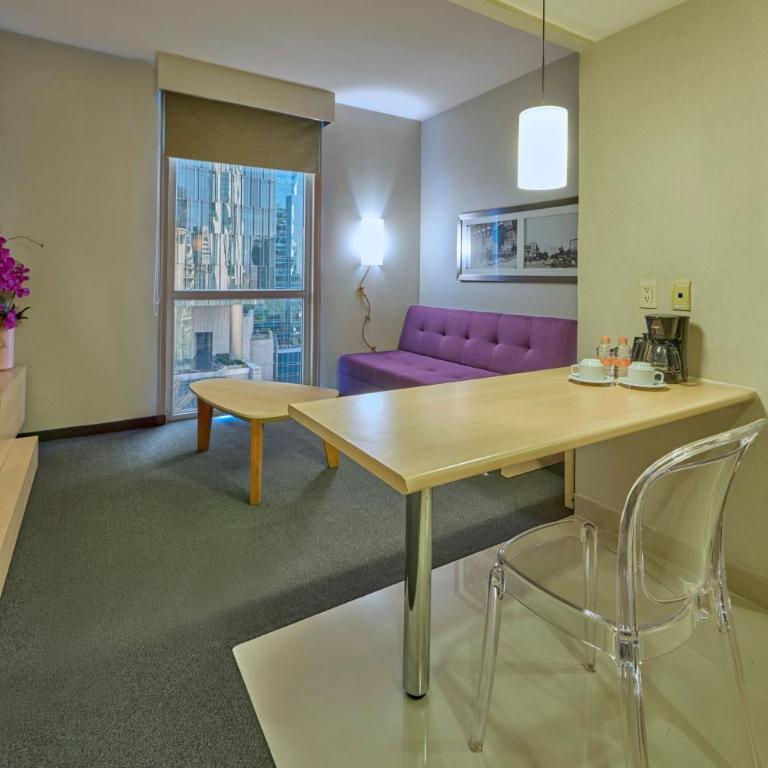 City Express Plus by Marriott Ciudad de México Reforma El Ángel - Junior Queen Suite with Sofa Bed - 8