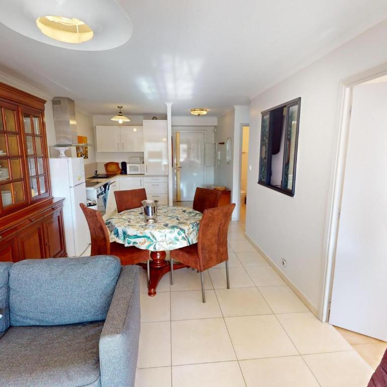 2P calme avec terrasse, piscine, parking et wifi - FR-1-196-368 - Apartment - 4