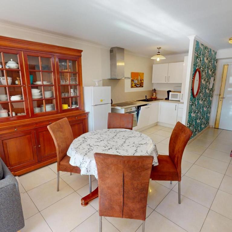 2P calme avec terrasse, piscine, parking et wifi - FR-1-196-368 - Apartment - 5