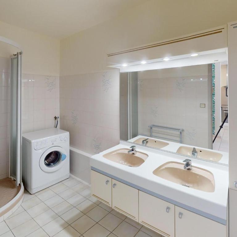 2P calme avec terrasse, piscine, parking et wifi - FR-1-196-368 - Apartment - 9