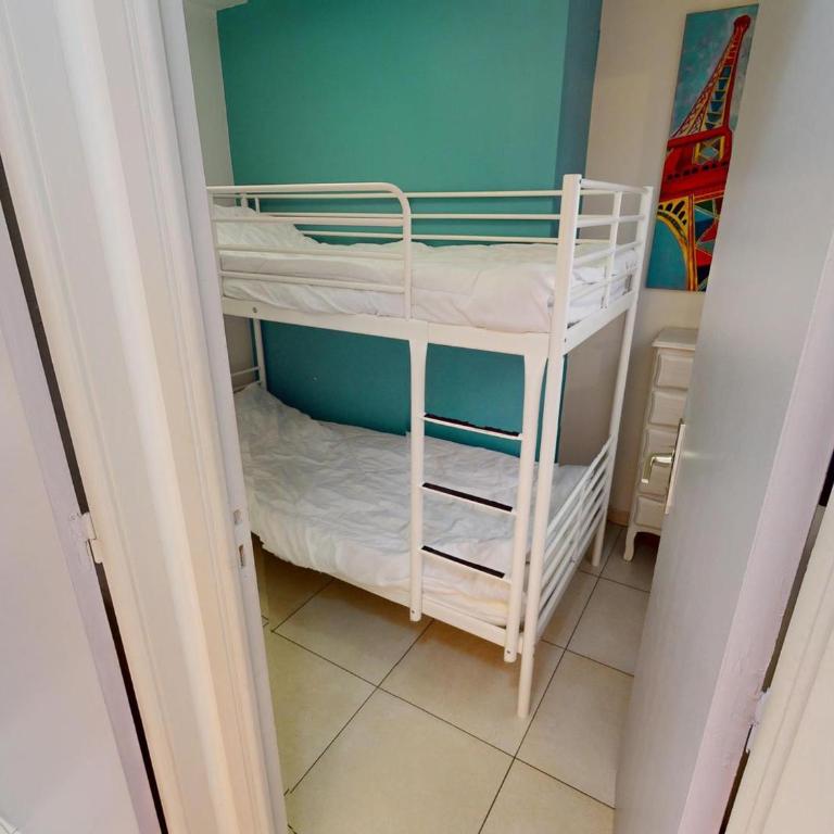 2P calme avec terrasse, piscine, parking et wifi - FR-1-196-368 - Apartment - 11