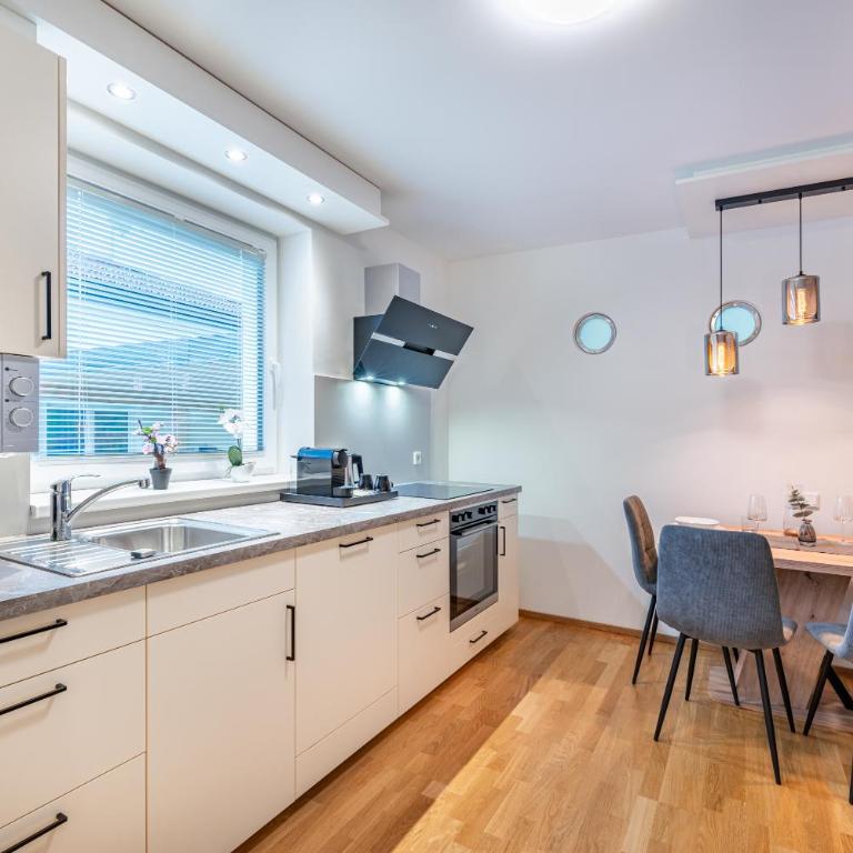 Well-Home Apartments Velden mit Klimaanlage - Deluxe Apartment mit 2 Schlafzimmern und Gartenblick - 4