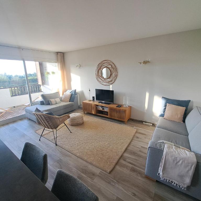 Superbe appartement piscine, tennis, vue mer et décoré avec goût - Appartement 1 Chambre - 9