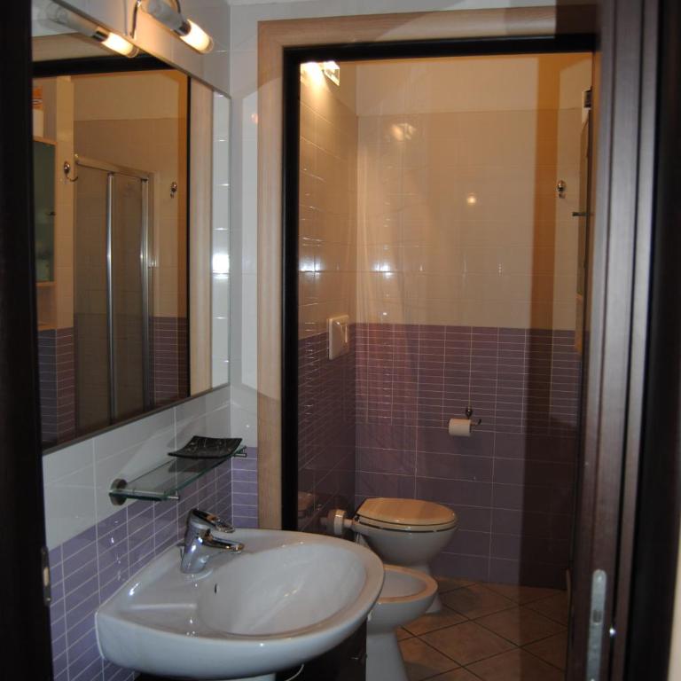 Rooftop Suite City Centre with Garage - One-Bedroom Apartment - 21