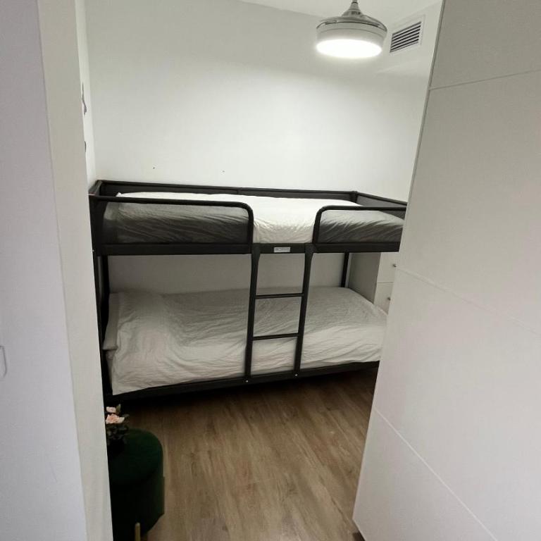 Love Rent4 Málaga Bajondillo Playa, Piscina & Parking - Two-Bedroom Apartment - 21