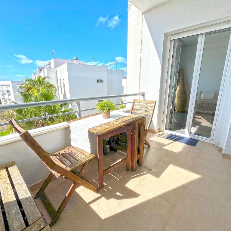 Sol y Mar Apartamento amplio con dos dormitorios y balcón - Apartamento de 2 dormitorios - 2