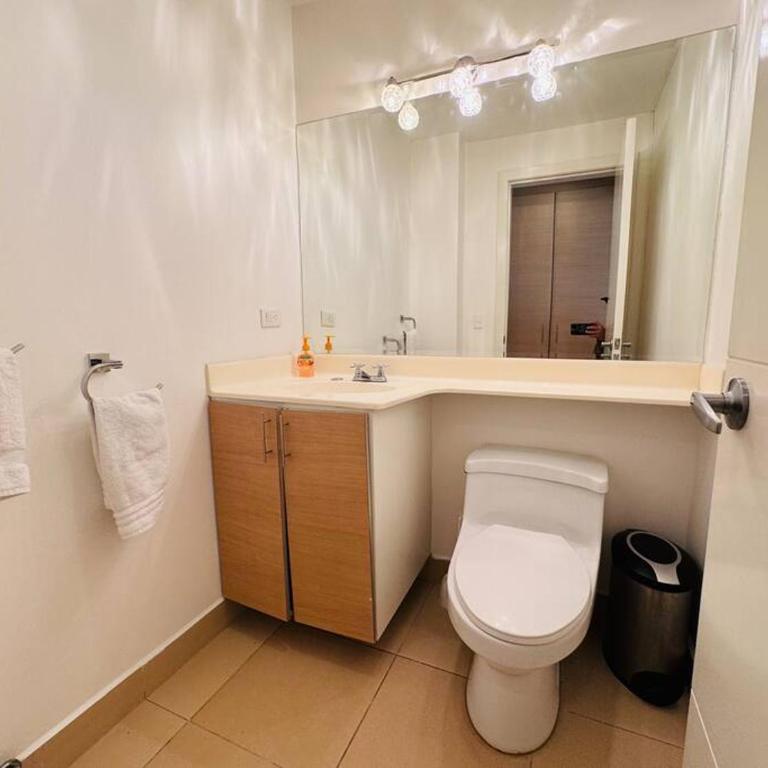 Departamento amplio para familias, de lujo 3 habitaciones, 4 baños, 6 camas, 10 personas, wifi, 2 parqueaderos Republica de El Salvador Plaza Kendo - Apartamento de 3 dormitorios - 31