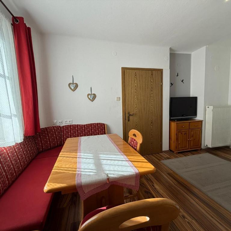 ALPINA Appartements Mallnitz - Apartment mit 1 Schlafzimmer, Balkon und Bergblick - 4