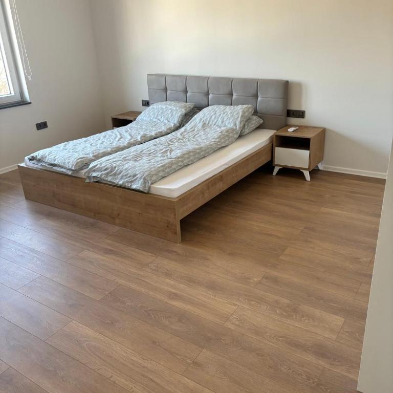 Zlatni han - Two-Bedroom Apartment - 13