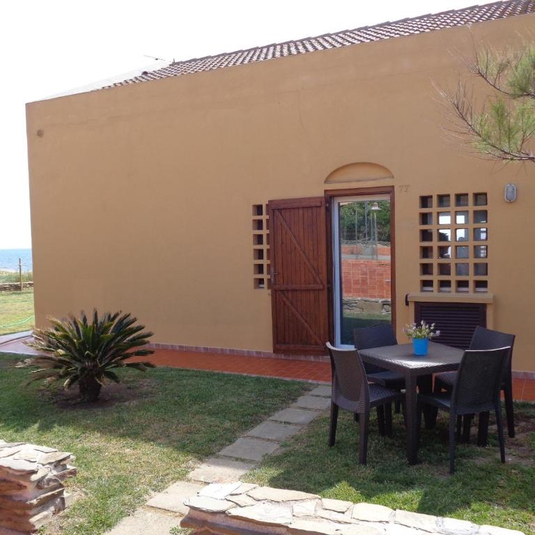 LES PIEDS DANS L EAU - Three-Bedroom House - 23