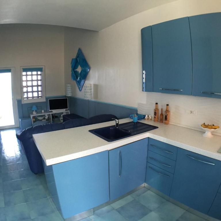LES PIEDS DANS L EAU - Three-Bedroom House - 52