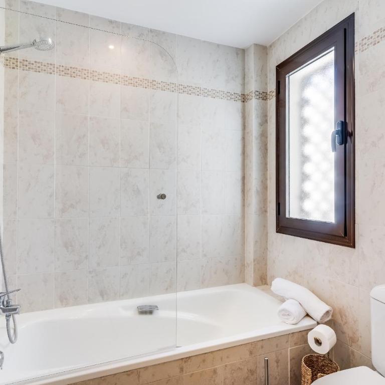Apartment With Roof Terrace & Parking - Communal Pool and Near the Beach - Apartment - 13