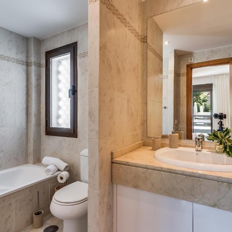 Apartment With Roof Terrace & Parking - Communal Pool and Near the Beach - Apartment - 12