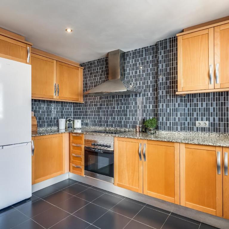 Apartment With Roof Terrace & Parking - Communal Pool and Near the Beach - Apartment - 23