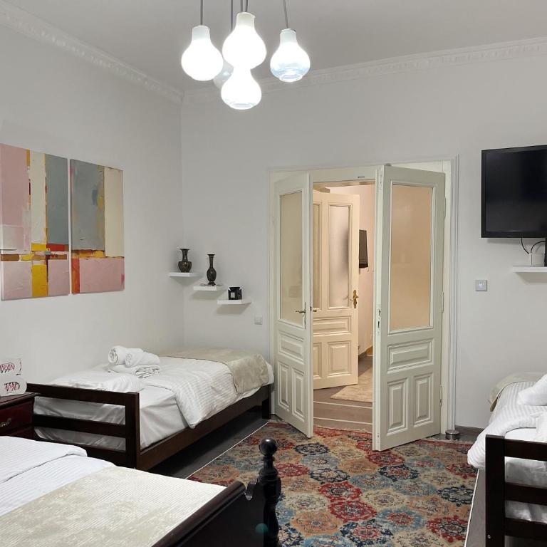 Main Street Retreat Apartment with Free Parking - Two-Bedroom Apartment - 5