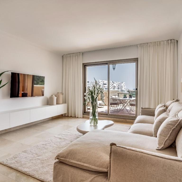 Stylish 2BR Apt - Shared pools - Near Golf and the Beach - Apartamento - 1